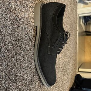 Men’s Bass black and grey Oxford shoes
Size 10.5
Worn once, new condition